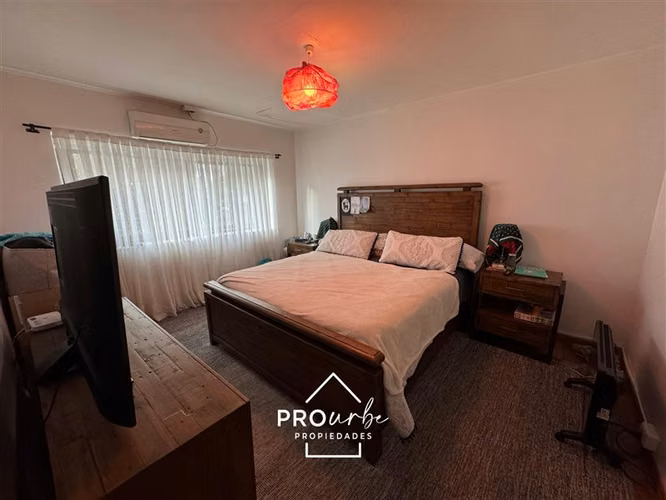 Casa en arriendo 4D+3B en barrio El Golf, Las Condes
