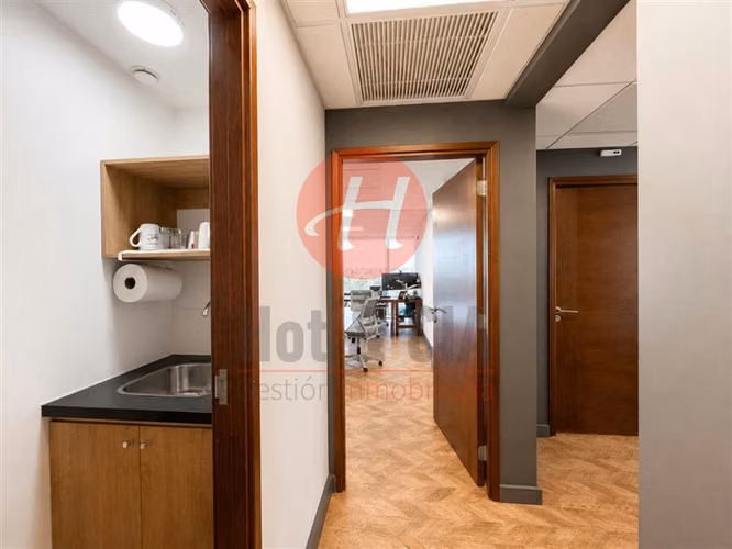 Oficina en Venta en Edificio K Business, 97 M 3B 3 Bod 1 Est