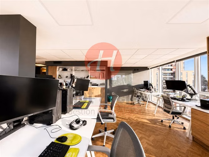Oficina en Venta en Edificio K Business, 97 M 3B 3 Bod 1 Est