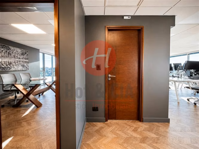 Oficina en Venta en Edificio K Business, 97 M 3B 3 Bod 1 Est