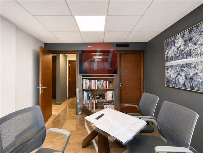 Oficina en Venta en Edificio K Business, 97 M 3B 3 Bod 1 Est