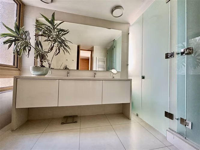 Departamento en venta de 3 dorm. en Lo Barnechea