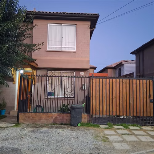 Casa en venta en condominio de 3 dorm. en San Bernardo