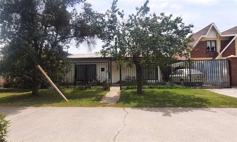 Casa en venta de 4 dorm. en Maipú