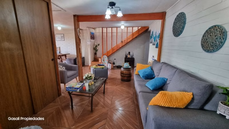 ¡HERMOSA CASA CON VISTA PRIVILEGIADA!