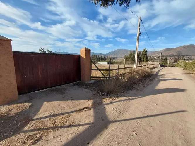 Terreno Amplio con Potencial de Inversión (168485)