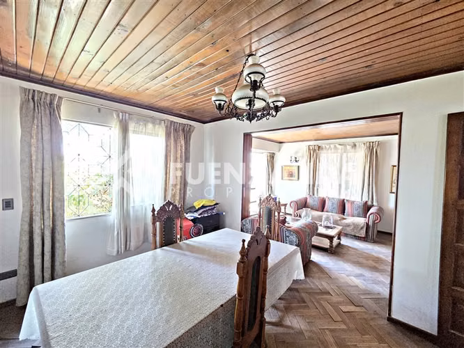 Se vende casa con 382m2 de terreno y 190m2 de const en Macul