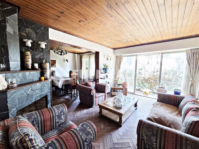 Se vende casa con 382m2 de terreno y 190m2 de const en Macul