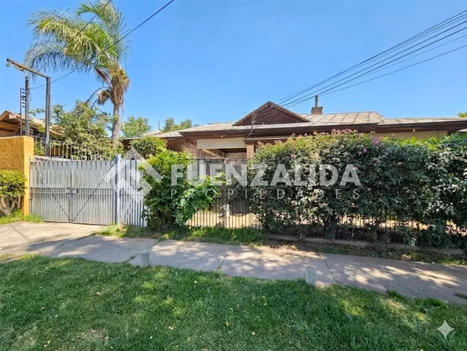 Se vende casa con 382m2 de terreno y 190m2 de const en Macul