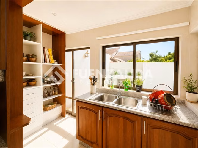 Casa en venta de 5 dorm Y Piscina en Jardin Alto