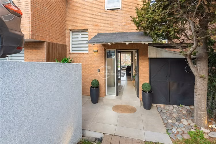 Casa en venta de 4 dorm. en Lo Barnechea