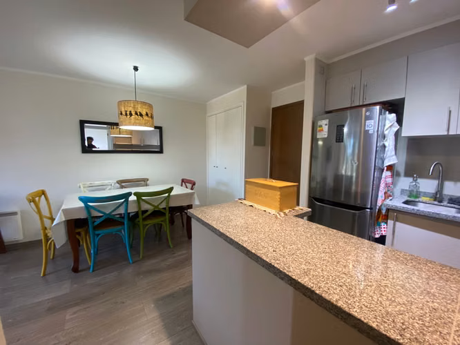 Departamento 2 dormitorios en venta, condominio seguro, Pucón, excelente estado