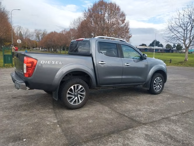 NISSAN NP300 2020