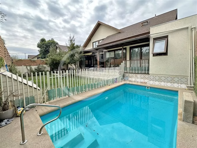 Casa en condominio La Reina Alta, Oportunidad!
