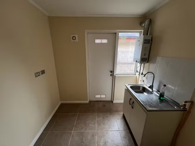 Arriendo hermosa casa, nueva, 3 dormitorios, 2 baños y estacionamiento.