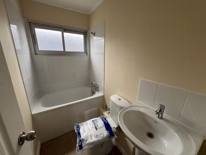 Arriendo hermosa casa, nueva, 3 dormitorios, 2 baños y estacionamiento.