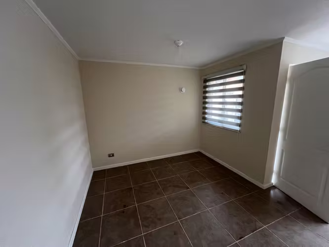 Arriendo hermosa casa, nueva, 3 dormitorios, 2 baños y estacionamiento.