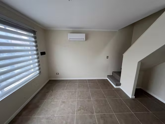 Arriendo hermosa casa, nueva, 3 dormitorios, 2 baños y estacionamiento.