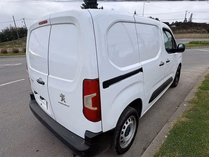 PEUGEOT PARTNER 2024