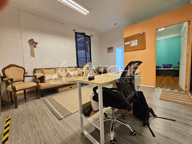 AMPLIO ESPACIO PROFESIONAL EN LA REINA, A PASOS DE PLAZA EGA