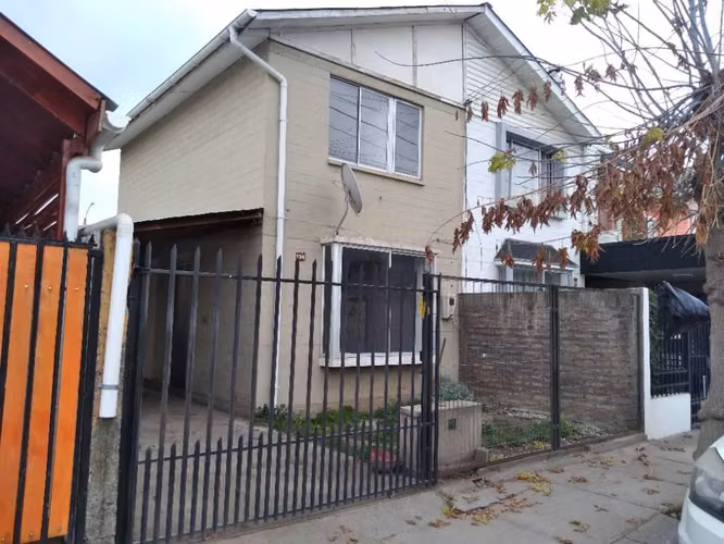 Se Arrienda casa 2 pisos 3D-1B. Lo Miranda, Doñihue.