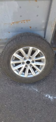 Llanta y Neumatico Original Mitsubishi L