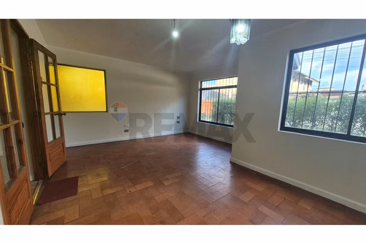 Casa amplia en huertos familiares