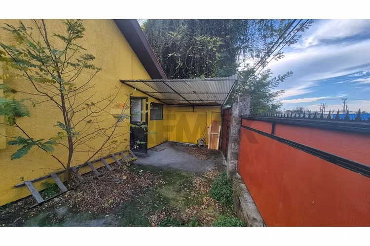 Casa amplia en huertos familiares