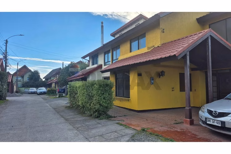 Casa amplia en huertos familiares