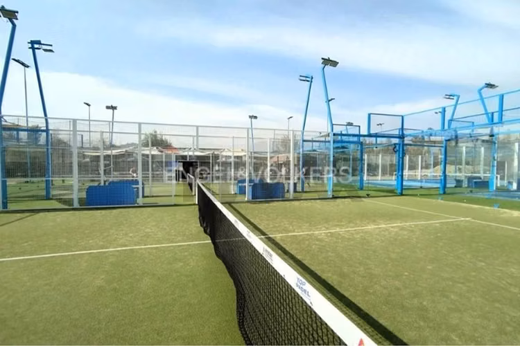 Venta canchas de padle chicureo