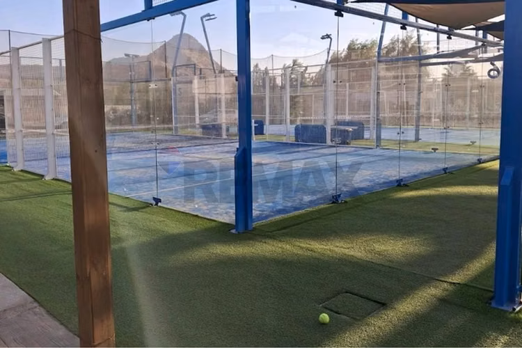Venta canchas de padle chicureo