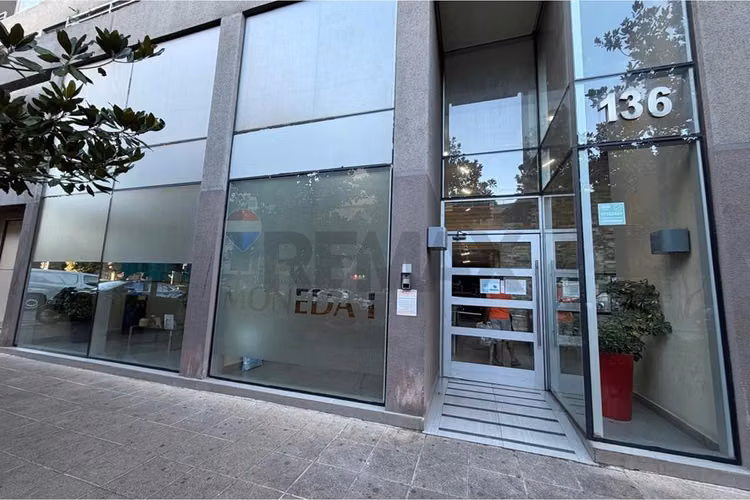 Inversión: depto 2d+1b+2 bodegas en centro stgo.