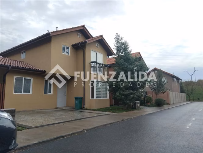 Casa 3 Dormitorios - 3 Baños - 2 Estacionamientos ( Lampa )