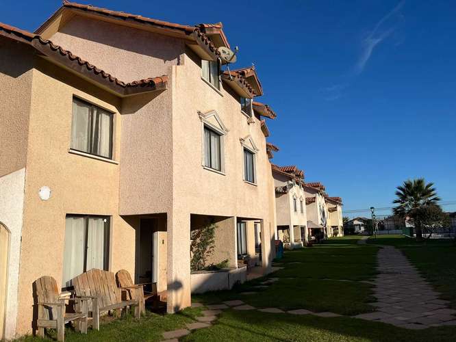 - Casa 3 pisos en Condominio San Joaquín (127052)