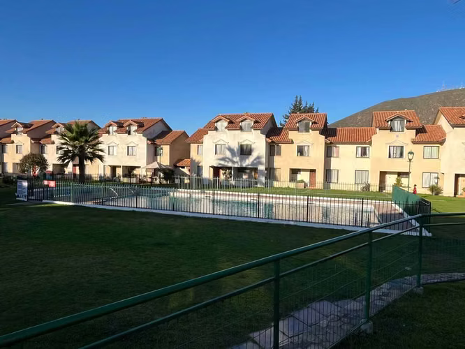 Casa en Condominio Familiar – San Joaquín (127052)