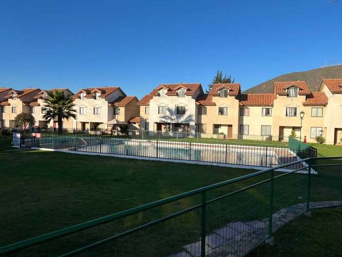 Casa en Condominio Familiar – San Joaquín (127052)