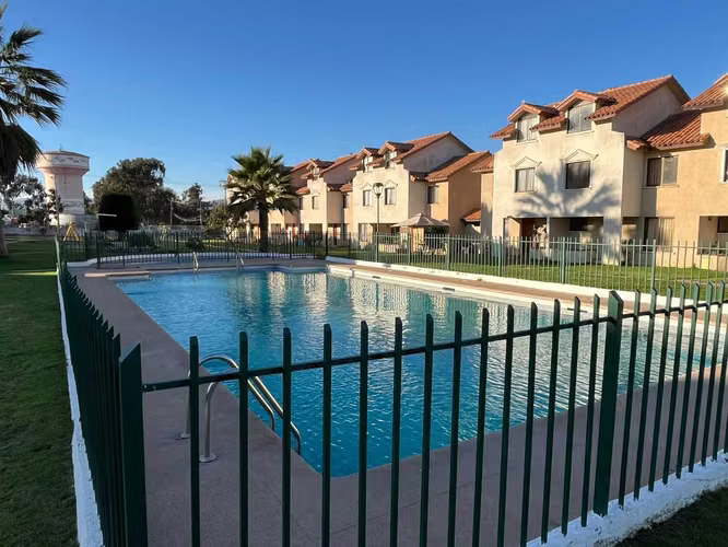 Casa en Condominio Familiar – San Joaquín (127052)