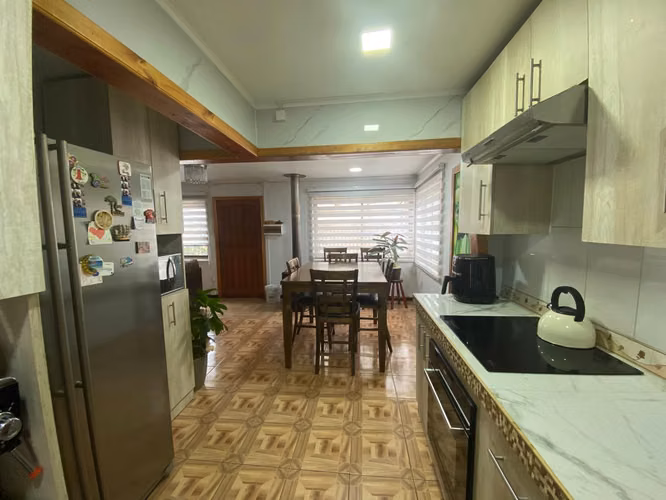 Excelente casa esquina con local Comercial