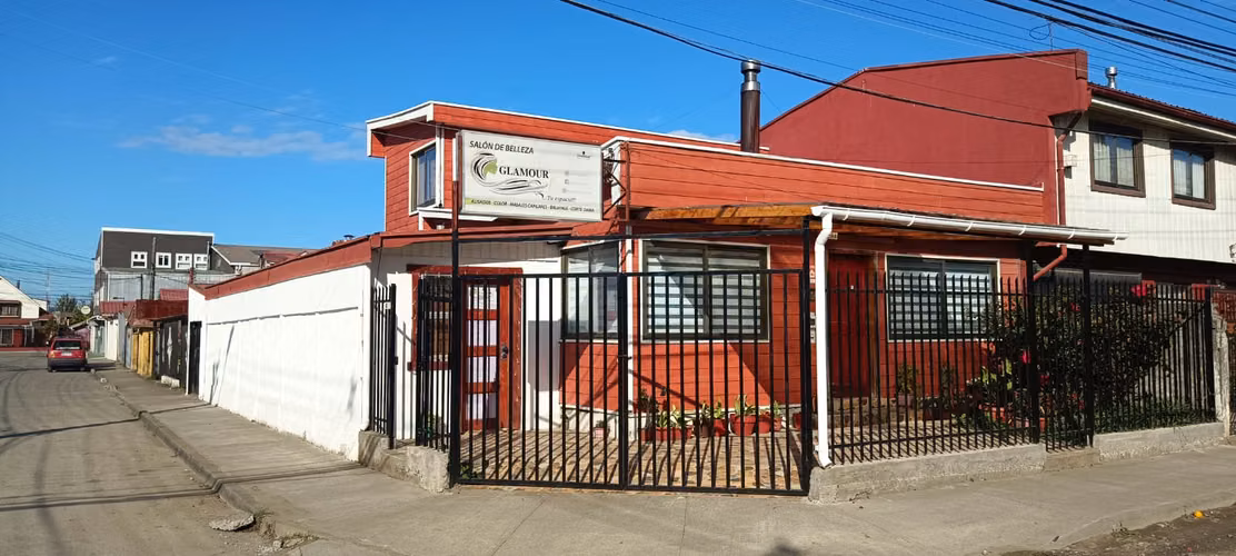 Excelente casa esquina con local Comercial