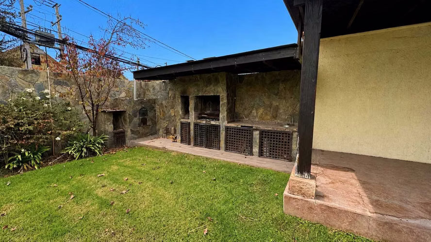 Gran terreno con piscina, jacuzzi y quincho (168629)