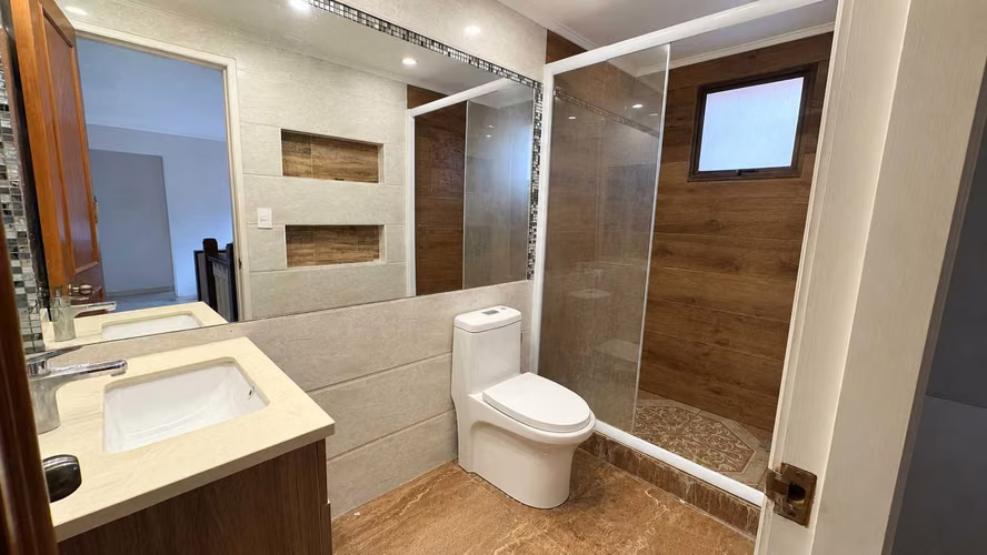 Gran terreno con piscina, jacuzzi y quincho (168629)