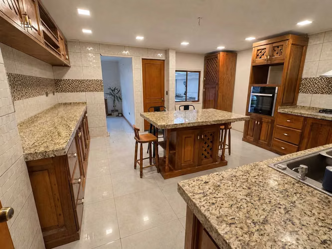 Gran terreno con piscina, jacuzzi y quincho (168629)