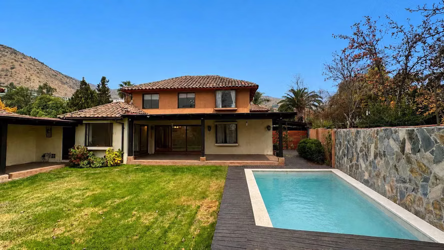 Gran terreno con piscina, jacuzzi y quincho (168629)