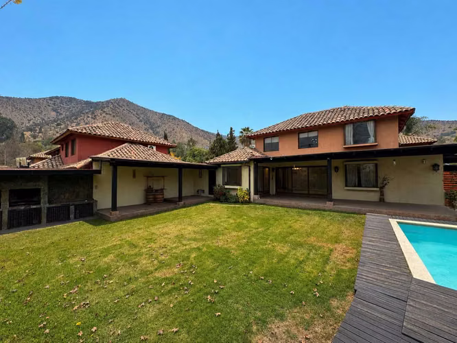 Gran terreno con piscina, jacuzzi y quincho (168629)