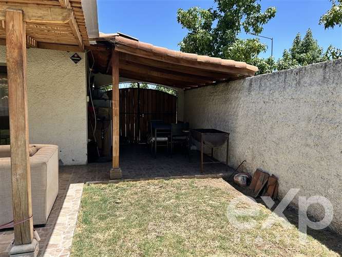 Casa en venta de 4 dorm. con Piscina en Machalí