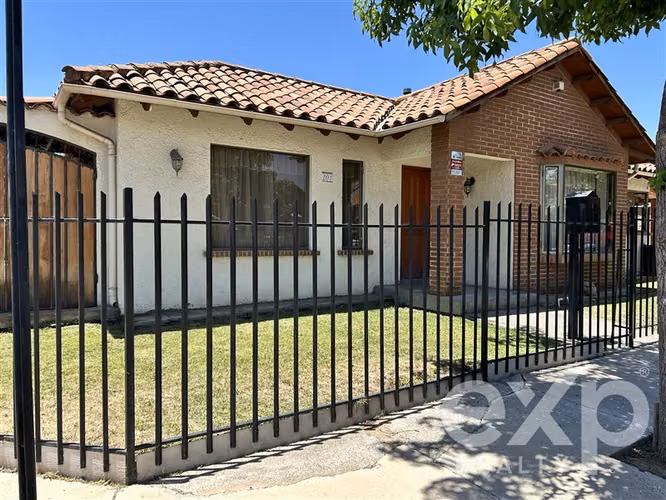 Casa en venta de 4 dorm. con Piscina en Machalí