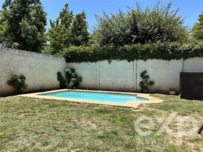 Casa en venta de 4 dorm. con Piscina en Machalí