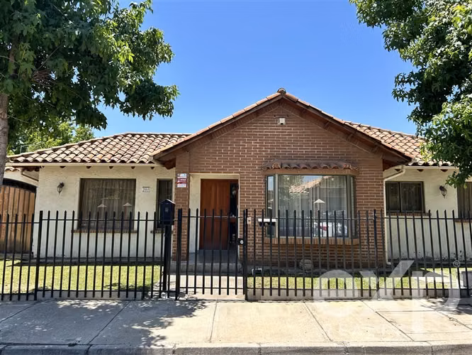 Casa en venta de 4 dorm. con Piscina en Machalí