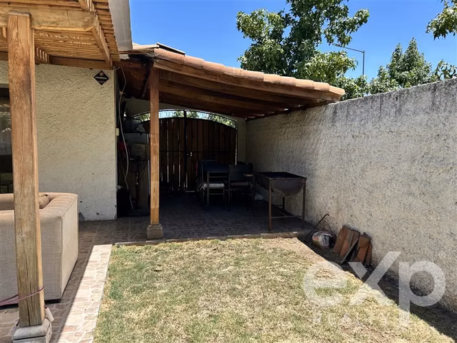 Casa en venta de 4 dorm. con Piscina en Machalí