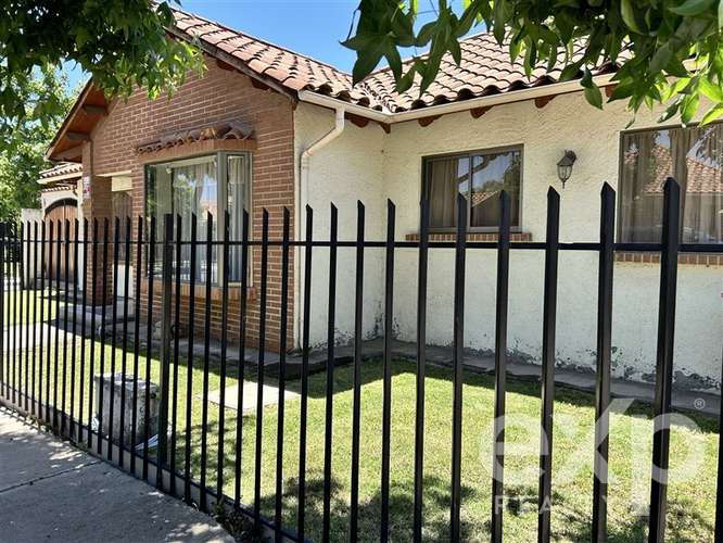 Casa en venta de 4 dorm. con Piscina en Machalí
